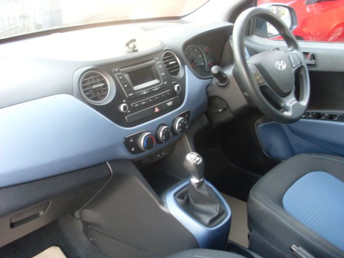 Hyundai i10 1.0 SE 5dr Hatchback Petrol White