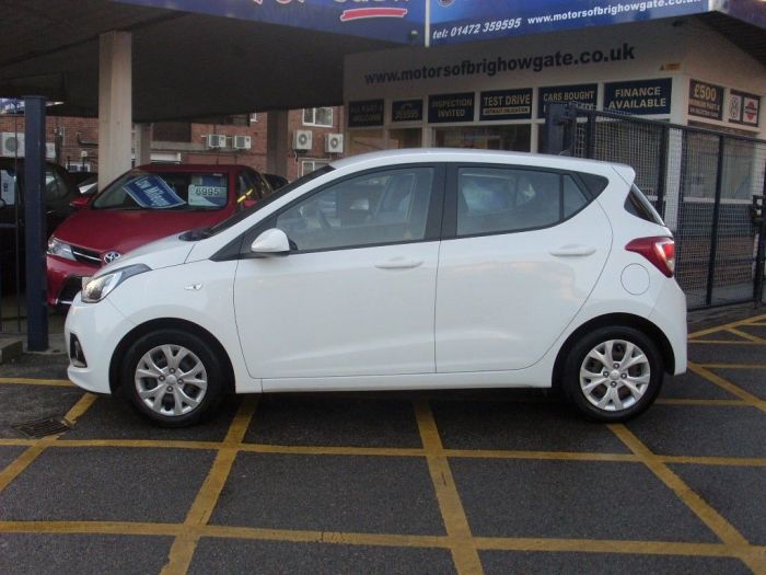 Hyundai i10 1.0 SE 5dr Hatchback Petrol White