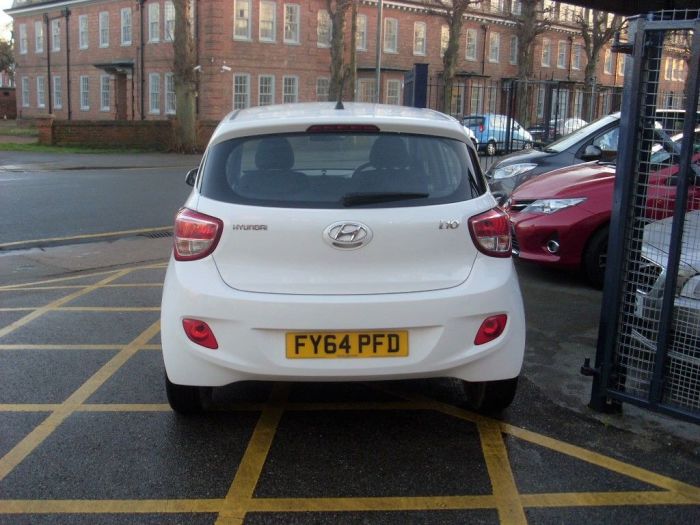 Hyundai i10 1.0 SE 5dr Hatchback Petrol White