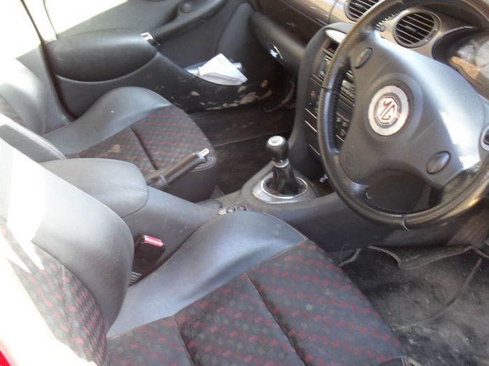 MG ZT 2.5 190 + 4dr Saloon Petrol Red