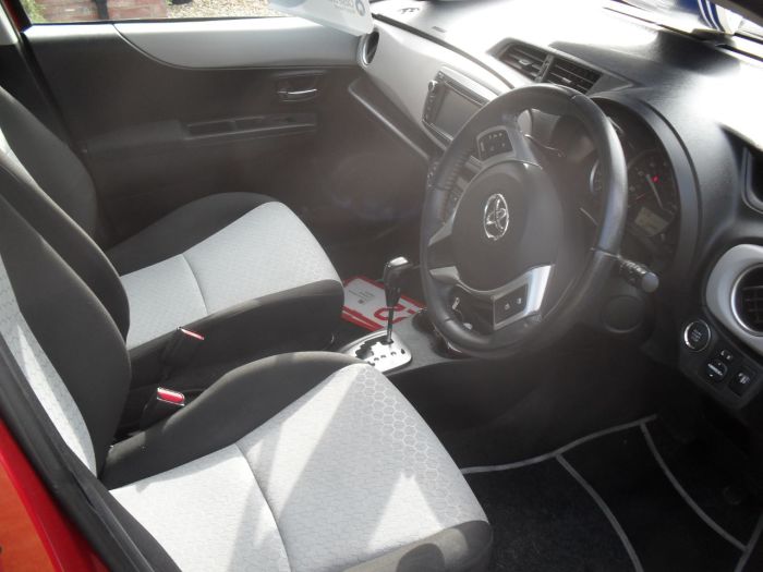 Toyota Yaris 1.33 VVT-i T Spirit 5dr Multidrive S Hatchback Petrol Red Met