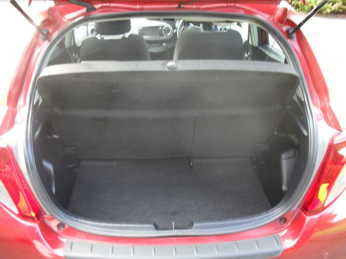 Toyota Yaris 1.33 VVT-i T Spirit 5dr Multidrive S Hatchback Petrol Red Met