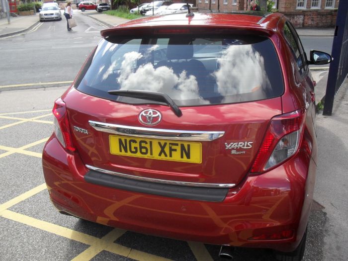 Toyota Yaris 1.33 VVT-i T Spirit 5dr Multidrive S Hatchback Petrol Red Met