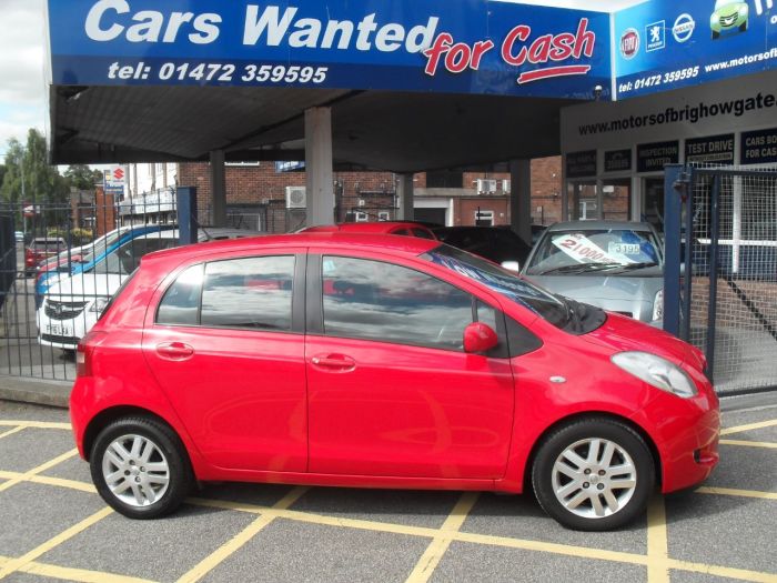 Toyota Yaris 1.3 VVT-i TR 5dr Hatchback Petrol Red