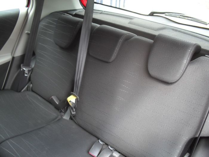 Toyota Yaris 1.3 VVT-i TR 5dr Hatchback Petrol Red