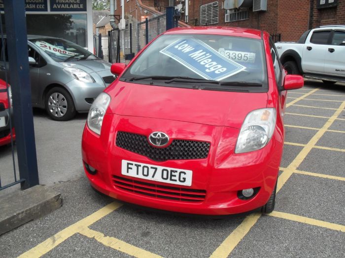 Toyota Yaris 1.3 VVT-i TR 5dr Hatchback Petrol Red