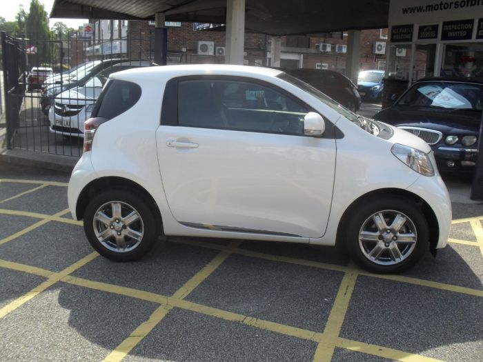 Toyota iQ 1.0 VVT-i 2 3dr Hatchback Petrol Pearl White Met