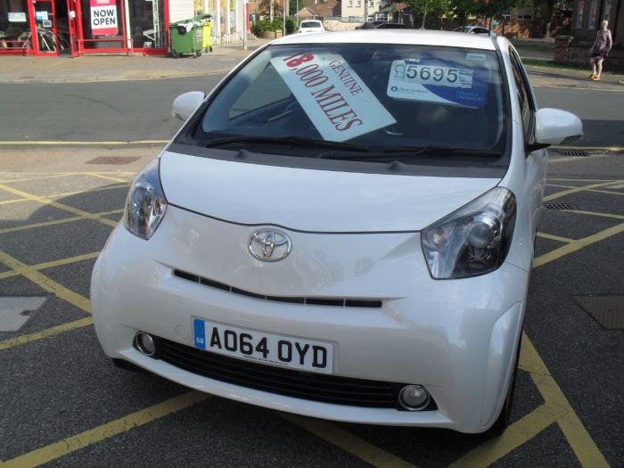 Toyota iQ 1.0 VVT-i 2 3dr Hatchback Petrol Pearl White Met