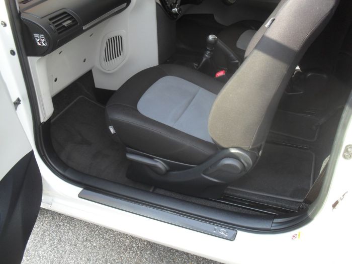 Toyota iQ 1.0 VVT-i 2 3dr Hatchback Petrol Pearl White Met