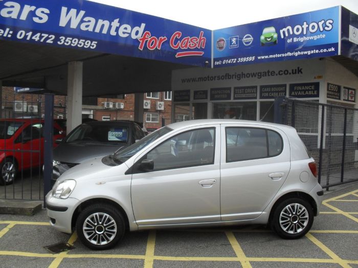 Toyota Yaris 1.4 D-4D T3 5dr Hatchback Diesel Silver