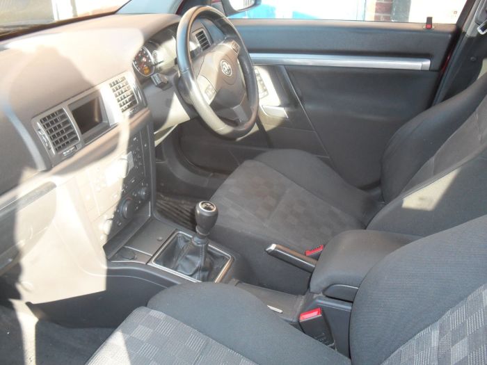 Vauxhall Vectra 1.8i VVT SRi 5dr Hatchback Petrol Red Met