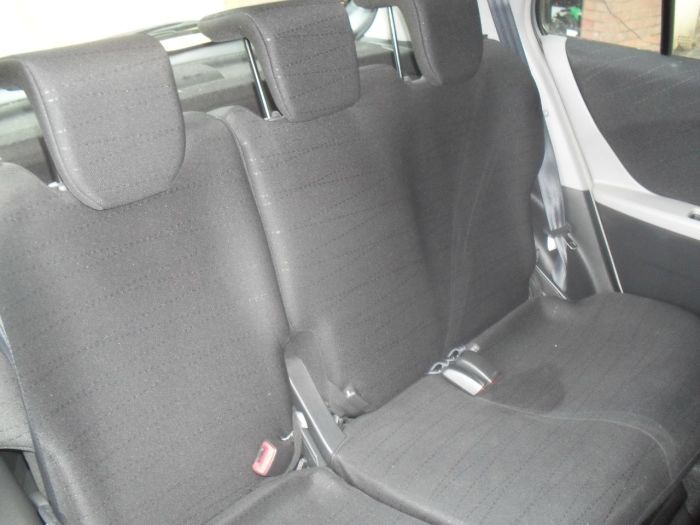 Toyota Yaris 1.3 VVT-i TR 5dr Hatchback Petrol Silver Grey