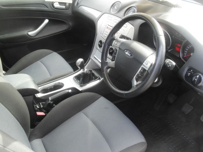 Ford Mondeo 2.0 TDCi Edge 5dr Hatchback Diesel Silver