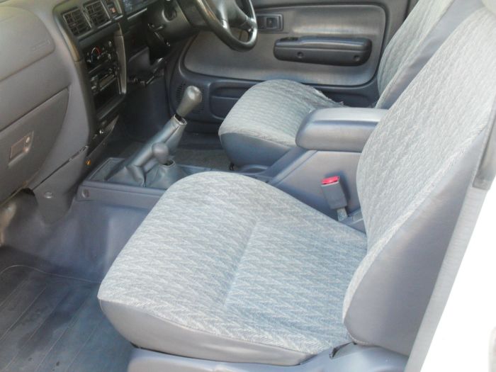 Toyota Hilux 2.5 270 EX Double Cab Pick Up 4WD 102Bhp Pick Up Diesel White