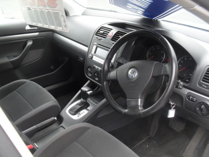 Volkswagen Jetta 2.0 SE TDI PD 4dr DSG Saloon Diesel Silver