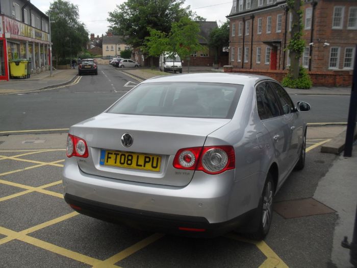 Volkswagen Jetta 2.0 SE TDI PD 4dr DSG Saloon Diesel Silver