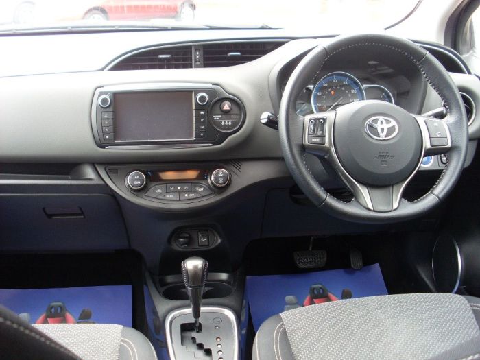 Toyota Yaris 1.5 Hybrid Icon 5dr CVT Hatchback Petrol / Electric Hybrid Black