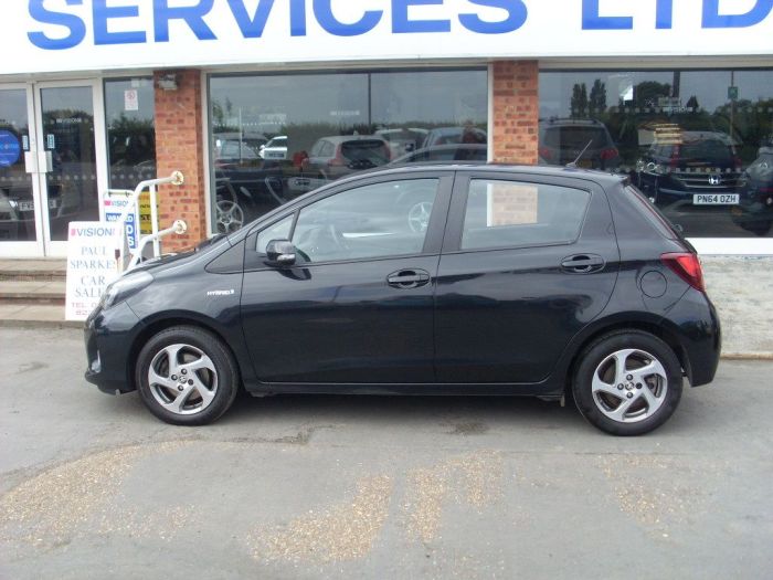 Toyota Yaris 1.5 Hybrid Icon 5dr CVT Hatchback Petrol / Electric Hybrid Black