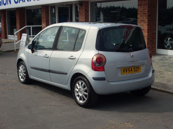 Renault Modus 1.5 dCi 80 Dynamique 5dr Hatchback Diesel Silver