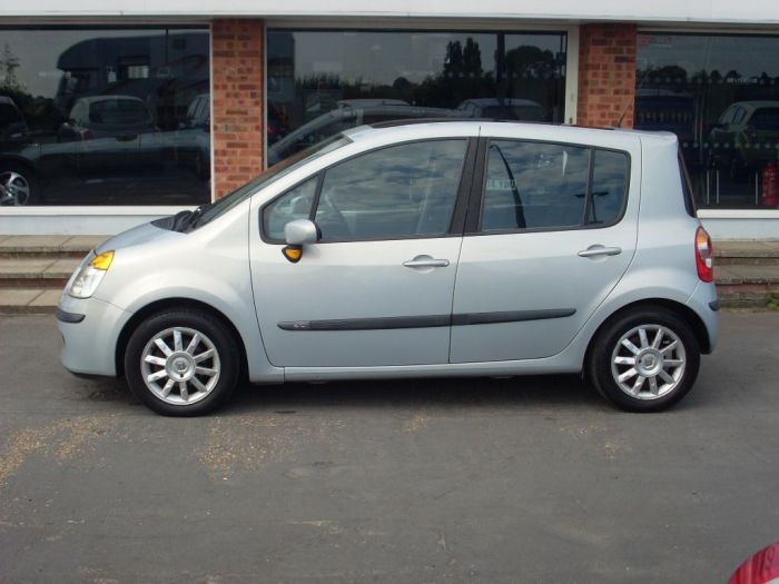 Renault Modus 1.5 dCi 80 Dynamique 5dr Hatchback Diesel Silver