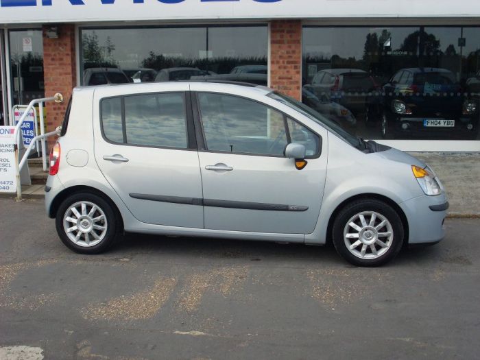 Renault Modus 1.5 dCi 80 Dynamique 5dr Hatchback Diesel Silver