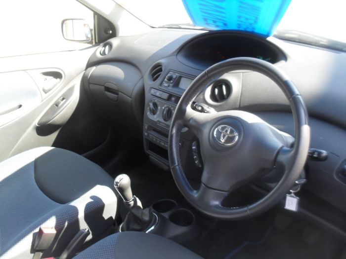 Toyota Yaris 1.0 VVT-i Colour Collection 3dr Hatchback Petrol Blue/gey Met