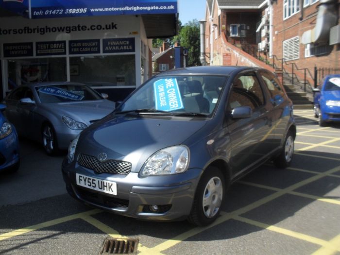 Toyota Yaris 1.0 VVT-i Colour Collection 3dr Hatchback Petrol Blue/gey Met