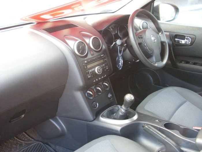 Nissan Qashqai 1.5 dCi 5dr MPV Diesel Grey Met