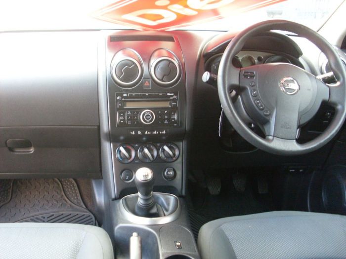 Nissan Qashqai 1.5 dCi 5dr MPV Diesel Grey Met