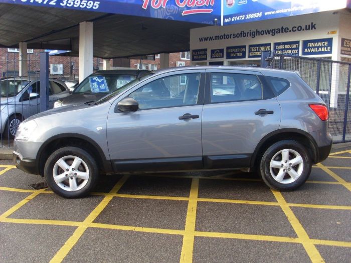 Nissan Qashqai 1.5 dCi 5dr MPV Diesel Grey Met