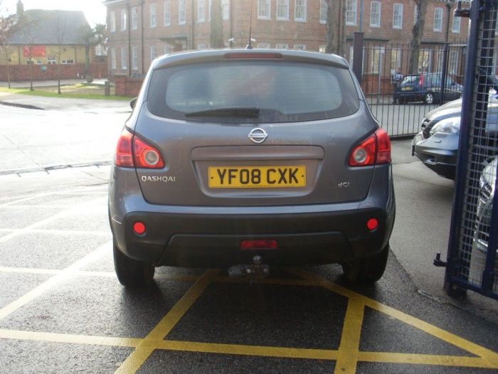 Nissan Qashqai 1.5 dCi 5dr MPV Diesel Grey Met