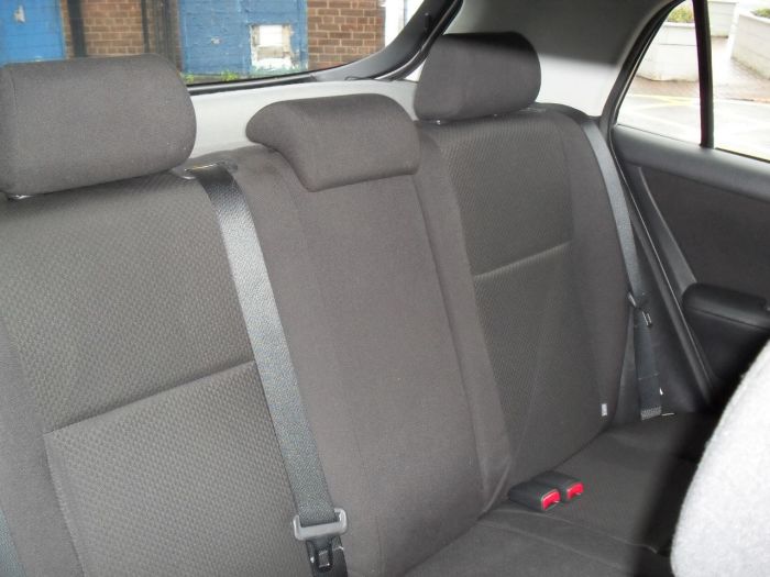 Toyota Corolla 1.6 VVT-i T Spirit 5dr Hatchback Petrol Silver