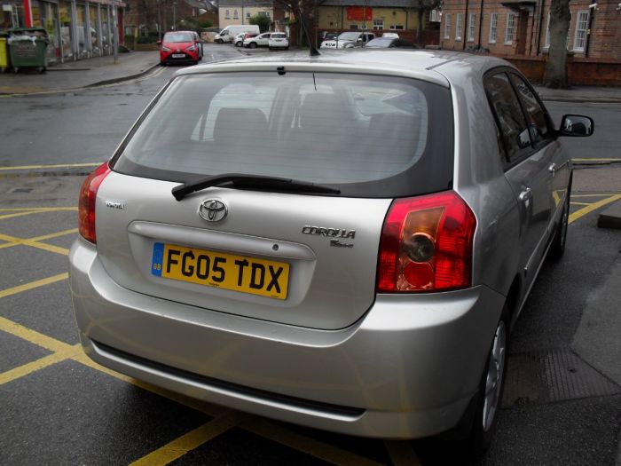 Toyota Corolla 1.6 VVT-i T Spirit 5dr Hatchback Petrol Silver