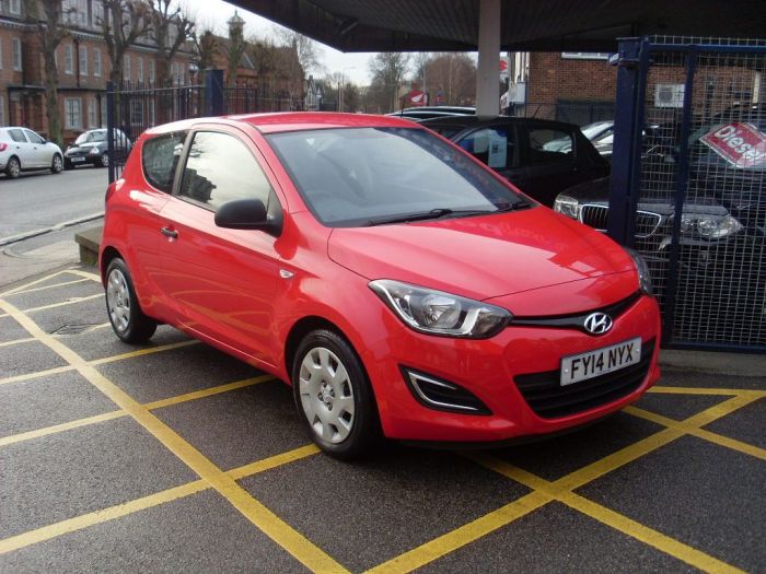 Hyundai i20 1.2 Classic Hatchback Petrol Bright Red