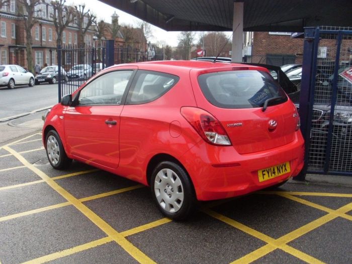 Hyundai i20 1.2 Classic Hatchback Petrol Bright Red