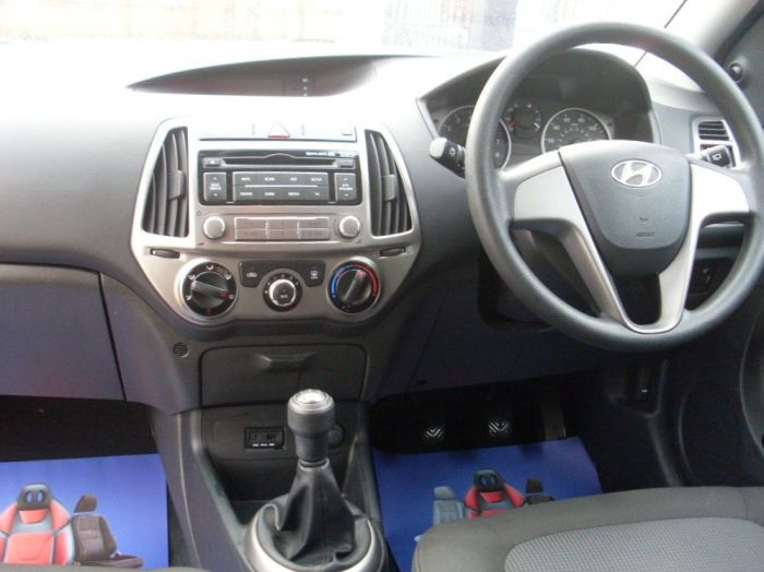 Hyundai i20 1.2 Classic Hatchback Petrol Bright Red