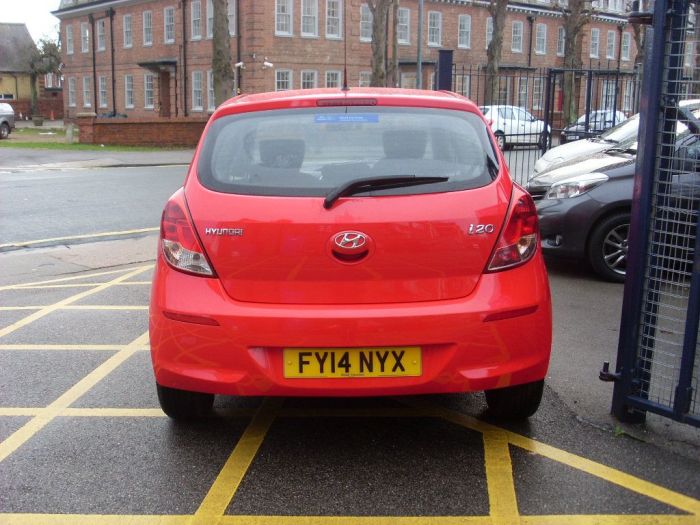 Hyundai i20 1.2 Classic Hatchback Petrol Bright Red