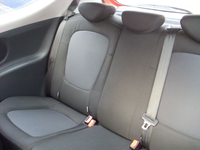 Hyundai i20 1.2 Classic Hatchback Petrol Bright Red