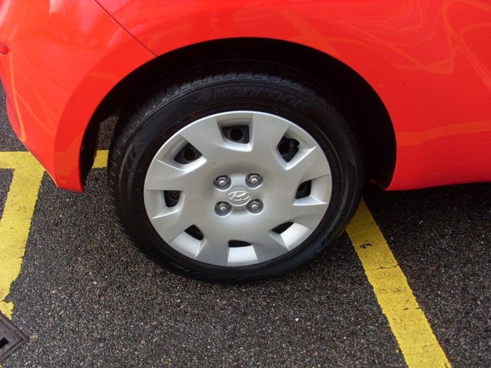 Hyundai i20 1.2 Classic Hatchback Petrol Bright Red