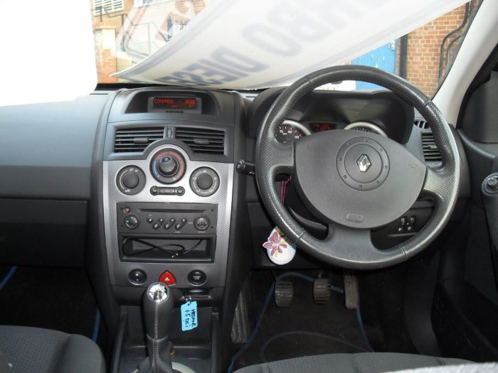 Renault Megane 1.5 dCi 86 dynamique Hatchback Diesel Blue Met