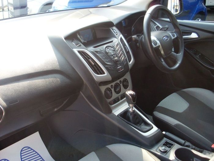 Ford Focus 1.0 125 EcoBoost Zetec 5dr Hatchback Petrol Panther Black
