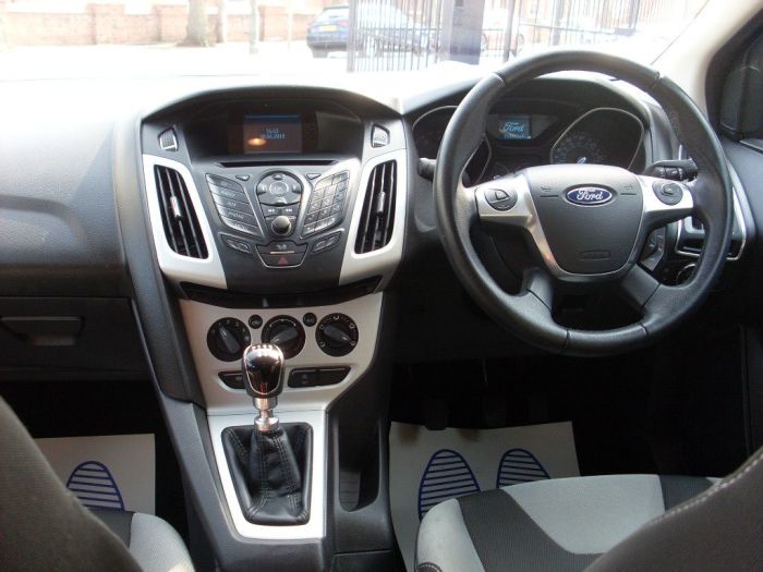 Ford Focus 1.0 125 EcoBoost Zetec 5dr Hatchback Petrol Panther Black