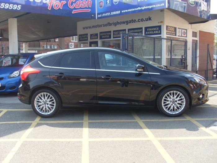 Ford Focus 1.0 125 EcoBoost Zetec 5dr Hatchback Petrol Panther Black