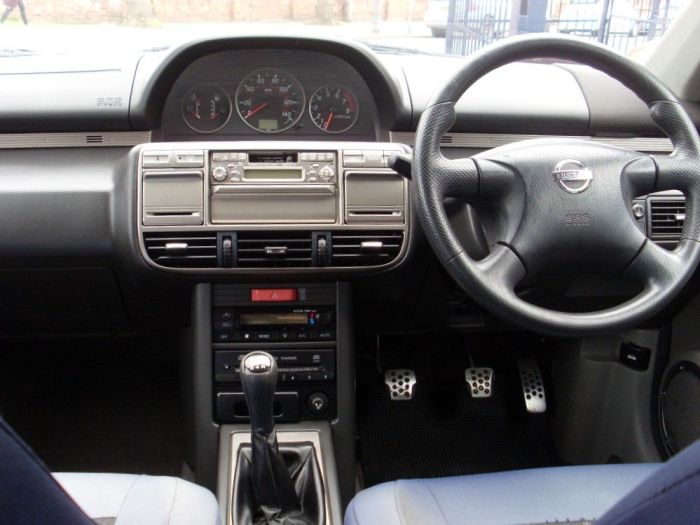 Nissan X Trail 2.0i Sport 5dr Estate Petrol Bright Red