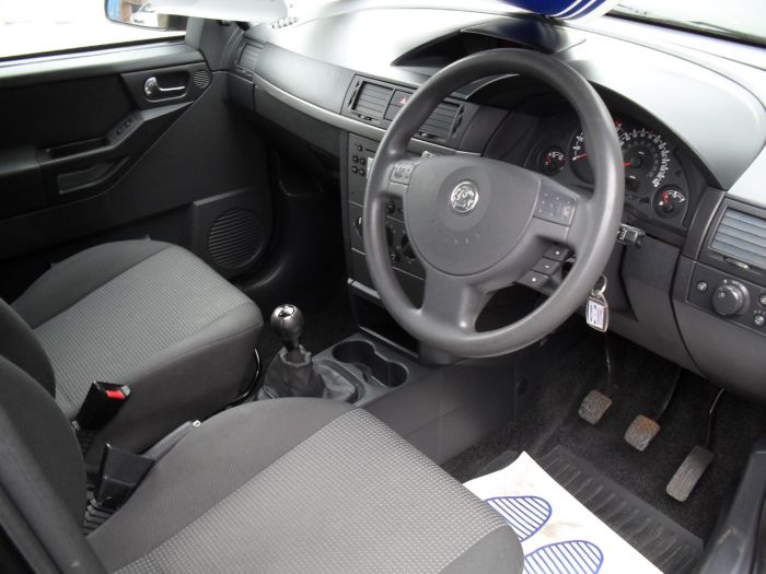 Vauxhall Meriva 1.4i 16V 5dr MPV Petrol Black