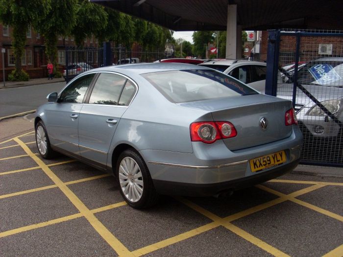 Volkswagen Passat 2.0 Highline TDI CR 4dr Saloon Diesel Sky Blue Metallic
