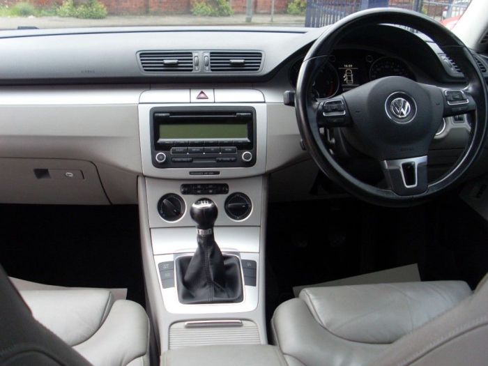 Volkswagen Passat 2.0 Highline TDI CR 4dr Saloon Diesel Sky Blue Metallic