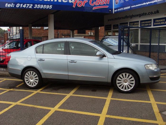 Volkswagen Passat 2.0 Highline TDI CR 4dr Saloon Diesel Sky Blue Metallic