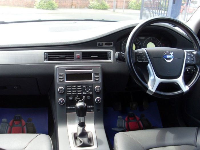Volvo V70 2.0D SE 5dr Estate Diesel Platinum Silver