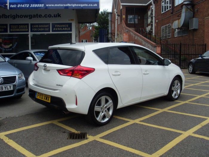 Toyota Auris 1.6 Excel 5dr Hatchback Petrol White